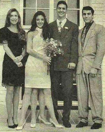 al  3aros  ma3a  zawjaha